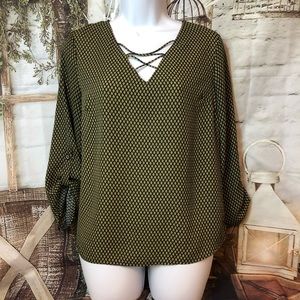 MERAKI Crisscross V-neck three quarter sleeve blouse keyhole detail back small